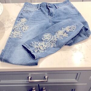 New York and Company embroidered jeans. Size 8. Stitching is off white.